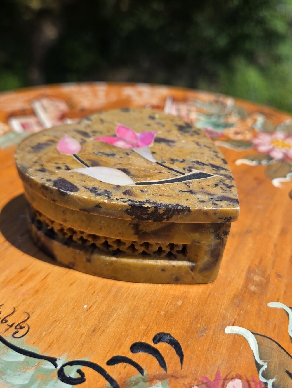 VTG Heart Soapstone Trinket Box Mother of‎ Pearl Flower Inlay Carved India Pink
